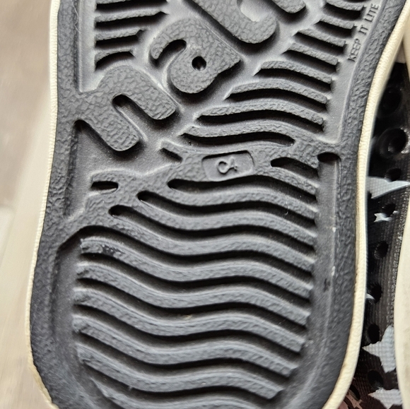 Native Shoes Jefferson Sneakers Black with White Stars Size C4 - Picture 7 of 7